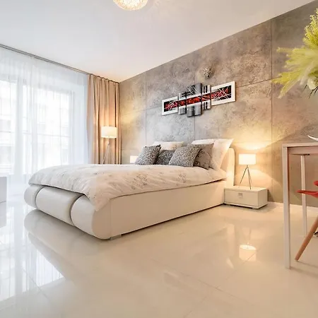 Art Market Square Apartment