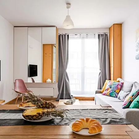 Art Market Square Apartment