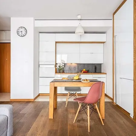 Art Market Square Apartment *