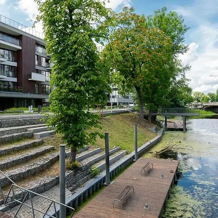 Art Market Square Apartment *