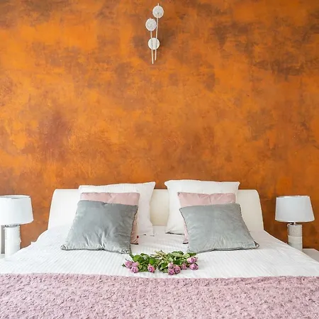 Apartment Art Market Square