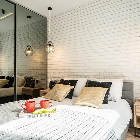 Art Market Square Apartment *