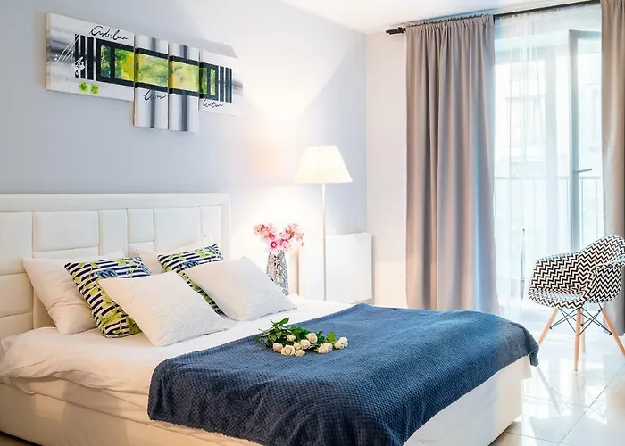 Apartment Art Market Square