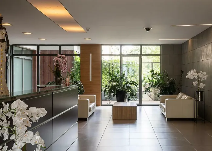 Apartment Art Market Square